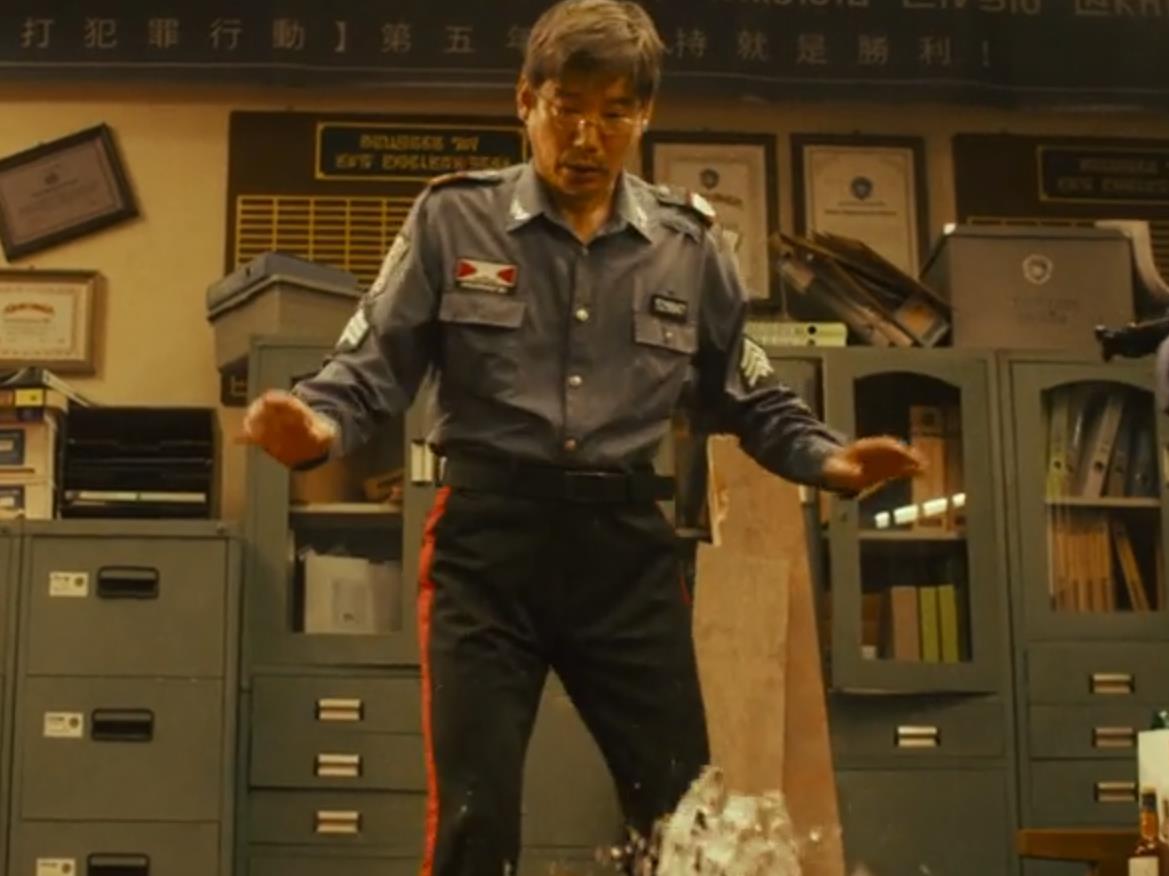 《爆水管》到底爆了啥？彭于晏疯、艾伦炖鹅、周游秒天秒地…这电影是认真的吗？